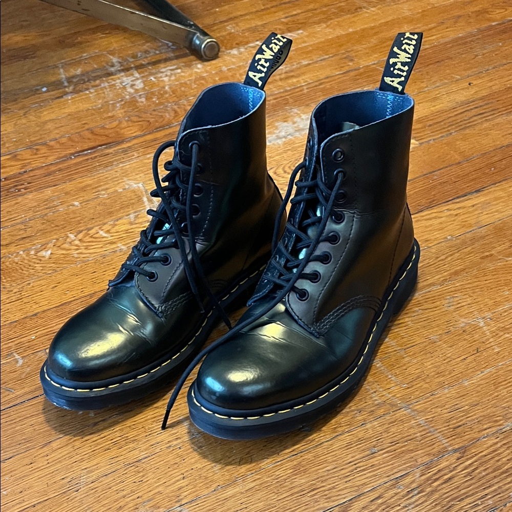 Dr. Martens Metallic Olive 1460 Pascal Boots
